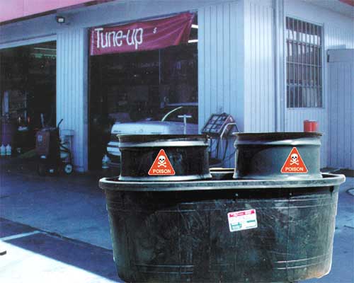 bucket display.jpg (46179 bytes)